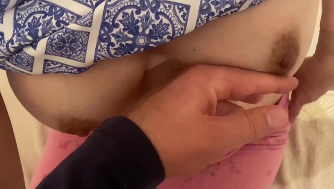 Hint Güzeli Priya, Üvey Babasına Sulu Bir Sakso Çekiyor