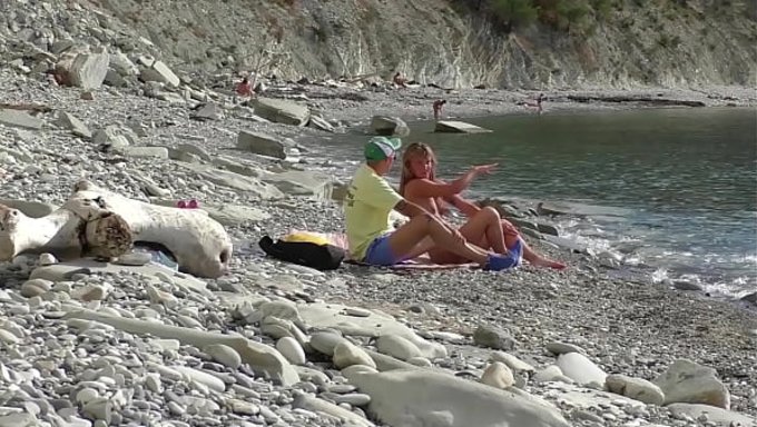 Bir Seyahat Blogcusu Bulgaristan'Da Yerel Bir Çıplakla Tanıştı Ve Yoğun Bir Halka Açık Seks Yaptı.