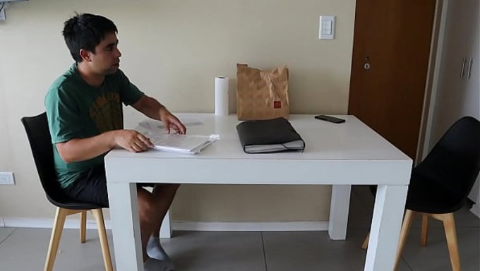 En Yakın Arkadaşımın Sevgilisi, O Dışarıdayken Götümü Delik Deşik Etti.