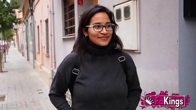 Latin Hatun Lana Villafuerte Ilk Porno Videosunu Çekiyor Ve Sertçe Beceriliyor.