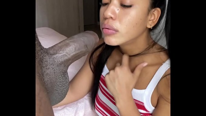 Tatlı Çift, Nysdel’in Ham, Amatör Enerjisini Ve Koca Göt Cazibesini Sergileyerek Tutkulu Bir Şekilde Sikişiyor; Bu Sulu Blowjob Sahnesinde Her Şey Var.
