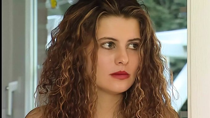 Alman Anne Kızının Arkadaşıyla Seks Yaparken Yakalanıyor