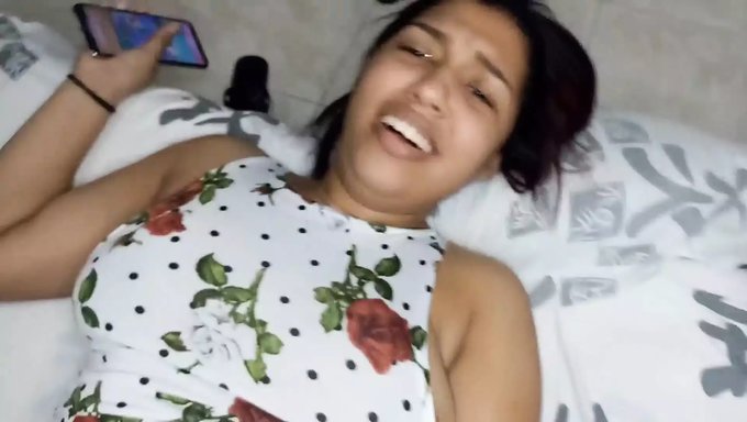 Sekreterim Beni Sikmek Istiyor Ve Karım Zaten Şüpheleniyor Ama Bu 18 Yaşındaki Esmer Mükemmel