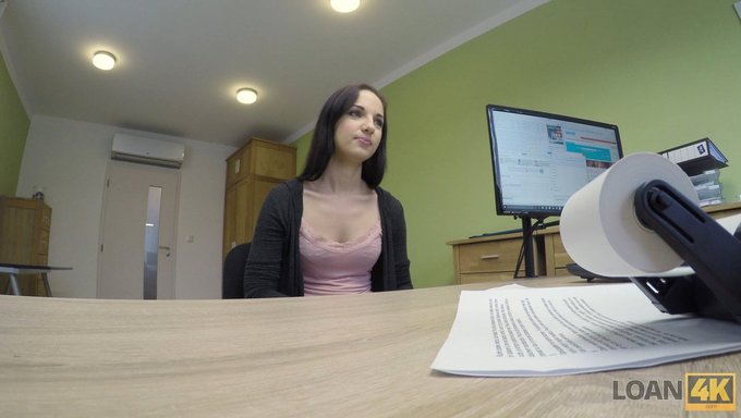 Esmer Bebek, Dövmesini Açmak Için Anal Seksin Tadını Çıkarıyor