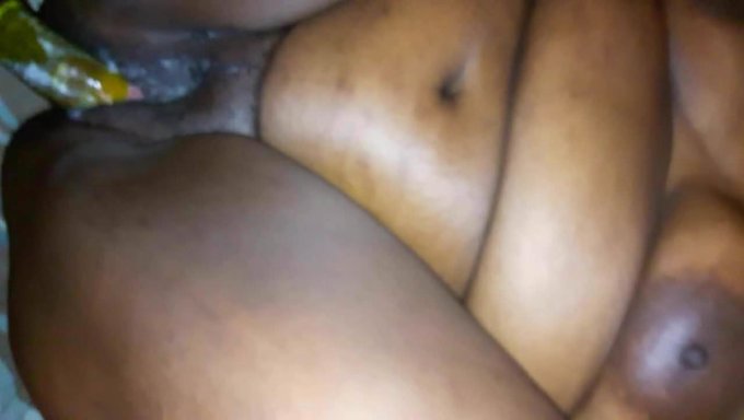 Ebony Bebek Büyük Siyah Yarrağıyla Kremsi Oluyor