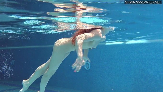 Rus Porno Yıldızı Nicole Pearl Sıkı Amını Genişletiyor
