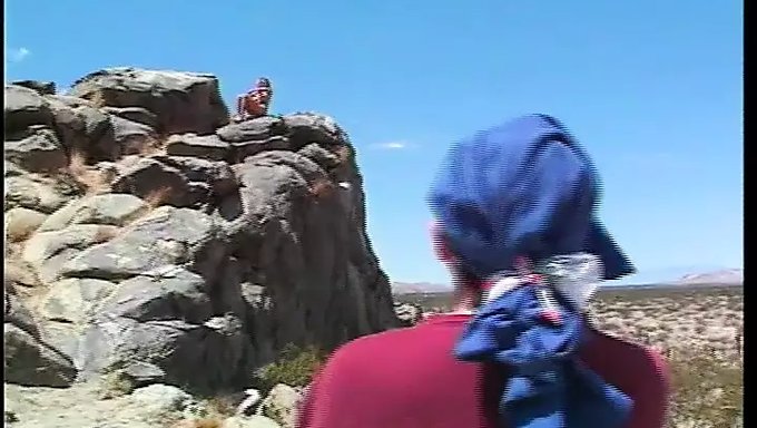 Tüylü Amcık Ve Yarak Bu Baştan Çıkarıcı Videoda Vahşi Bir Yolculuk Yapıyor