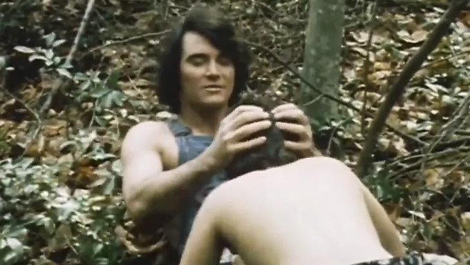 Sonny Landham Ve Arkadaşları Tabu Ve Tüylü Sikişe Giriyorlar