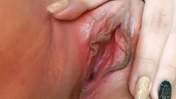 Dar Amcıklı Amatör Kadın, Sakso Ve Anal Seks Sunuyor