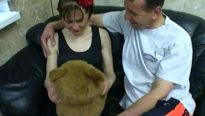 Üvey Babası Ve Arkadaşları Doğum Gününü Sürprizle Kutluyorlar