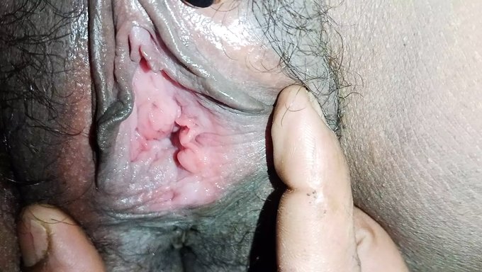 Acı Çekerken Seks Oyuncaklarıyla Mastürbasyon Yapmak