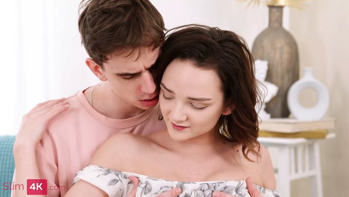 Sıcak Seks Sonrası Genç Kızın 18+ Vücudu Boşalıyor