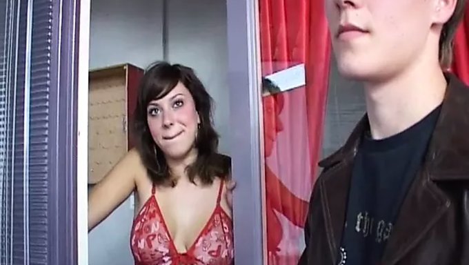 18+ Büyük Doğal Göğüslü Avrupalı Fahişe