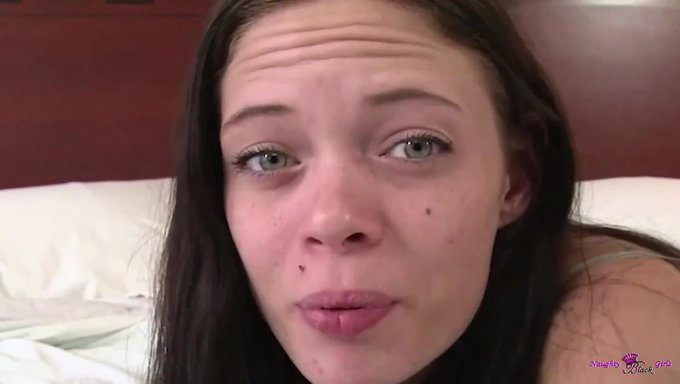 Esmer Bebek, Aldatan Erkek Arkadaşının Intikamı Için Siyah Adamı Baştan Çıkarıyor