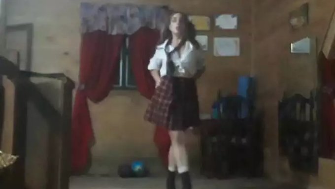 18'Lik Liseli Aldatan Erkek Arkadaşını Kırbaçlayarak Sikti