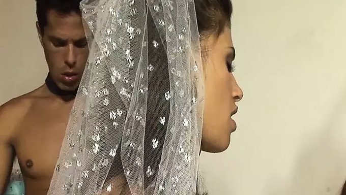 Damat, Dildo Ile Anal Seks Yapmak Için Damadı Baştan Çıkarıyor