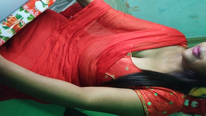 18+ Hintli Genç Webcam'De Tüylü Ve Çıplak Hale Geliyor