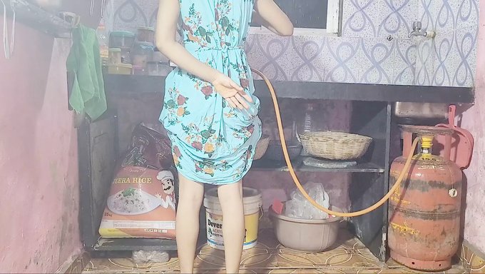 Hintli (Hintli) Desi (Hindistan Desi) Anne Ve Genç (18+) Sıcak Bir Seks Yapıyorlar