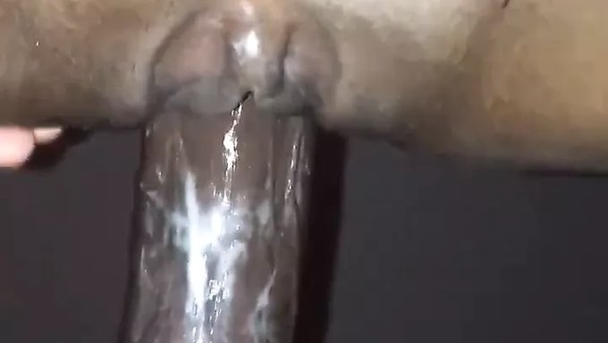 Büyük Bir Yarrağı Olan Ev Yapımı Seks