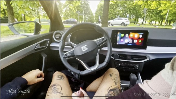 Sarışın Bir Amatör, Umumi Bir Otoparkta Sürpriz Bir Sonla El Işi Yapıyor