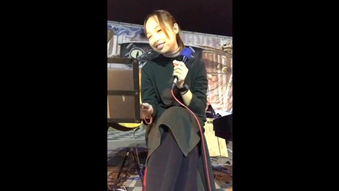 Yaşlı Kadın, Bir Yabancı Tarafından Cowgirl Pozisyonunda Amını Siktiriyor