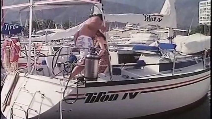 Vintage Güzellik Milly D'Abraccio, Duygusal Bir Buluşmada
