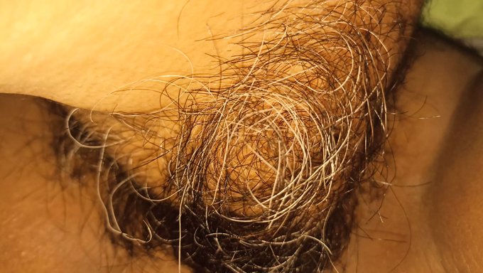 Ev Yapımı Porno Videosunda Sıkı Amcık Ve Klitoris