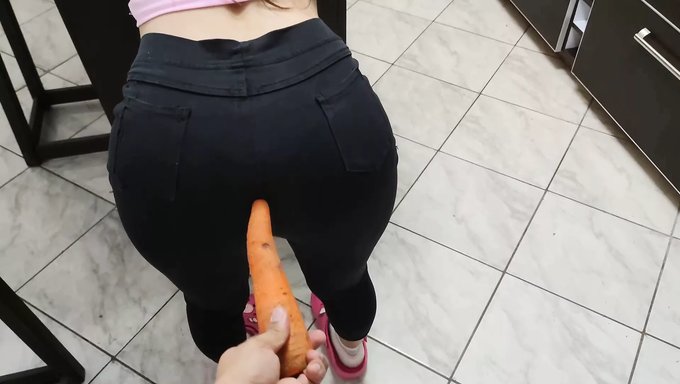 Genç Ve Tatmin Olmamış Bir Eş Bu Videoda Büyük Bir Yarak Istiyor