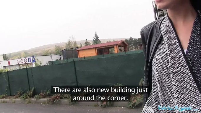 Sahte Ajanın Jessica'Nın Islak Ve Vahşi Arka Koltuk Zevkiyle Halka Açık Aksiyonu