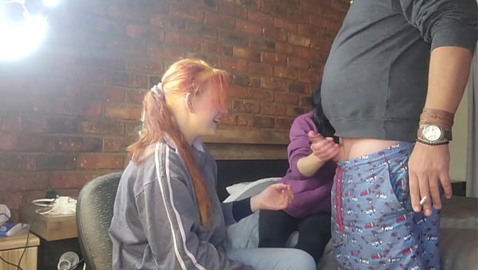 Iki Utangaç Hatun, Kocaman Aletimle Deli Gibi Üçlü Yapıyor.