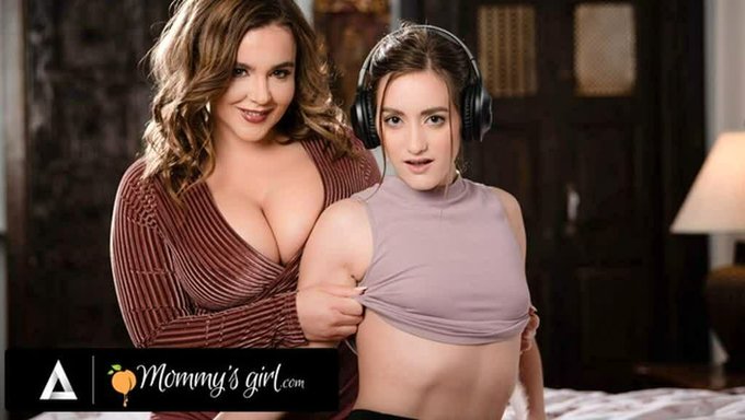Büyük Göğüslü Milf'In Yakın Çekim Mastürbasyonu