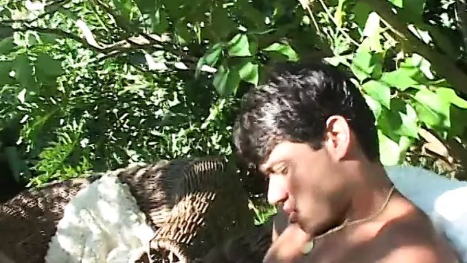 Biseksüel Bir Adam, Strapon Ve Dildo Ile Anal Seks Yapıyor