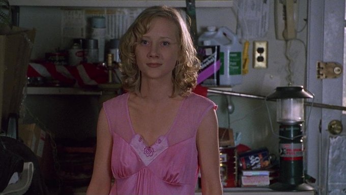 Anne Heche'Nin Doğal Güzelliği Ve Büyük Göğüsleri Bu Videoda Şovu Çalıyor