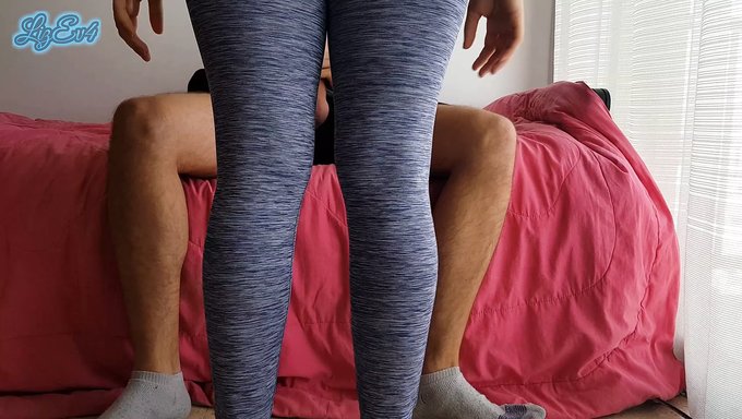 Üvey Kız Kardeş Spor Antrenmanından Sonra Içine Boşalıyor!