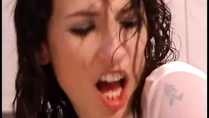 Duygusal Ve Sıkı: Klasik Bir Porno Videosu