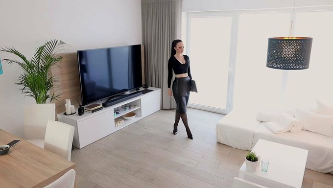 Deri Ve Külotlu Çoraplı Vanessa: Ev Yapımı Bir Milf Deneyimi