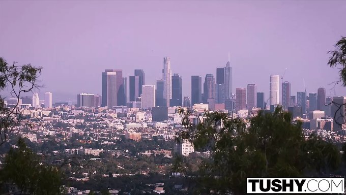 Tasha Reign'In Büyük Yarrağı, Vahşi Bir Yolculuk Için Sıkı Poposunu Devralıyor