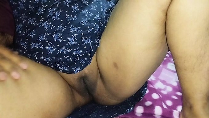 Tombul Desi Milf, Genç Adam Tarafından Beceriliyor