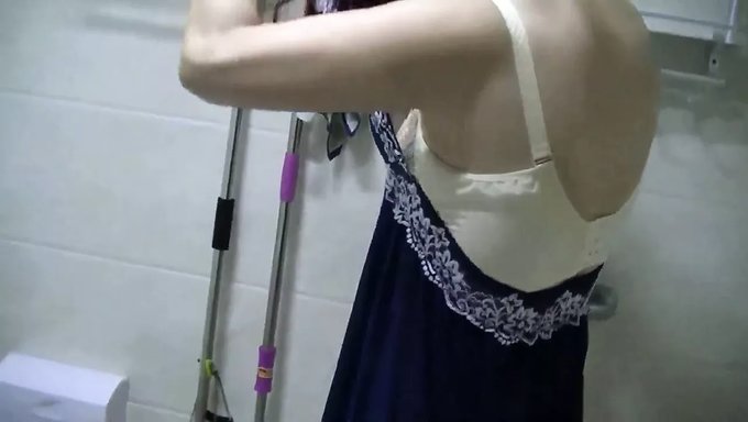 Çinli Milf Bu Ateşli Videoda Islanıyor Ve Çılgınlaşıyor