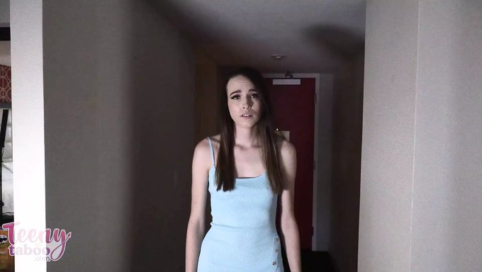 Dövmeli Genç (18+), Üvey Babasını Eve Getirmek Için 18 Sıkı Amını Kullanıyor