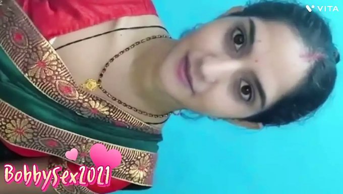 Üvey Erkek Kardeş, Hint Güzelliğini Cowgirl Pozisyonunda Kullanıyor