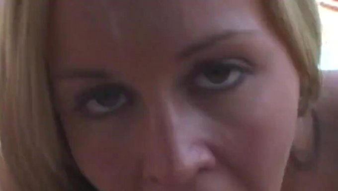 Bu Amatör Videoda Büyük Doğal Göğüsler Ve Büyük Penis Eylemi