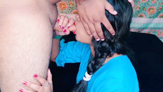 Asyalı Genç Kızın Derin Boğazı Ve Topaklanma Sahnesi