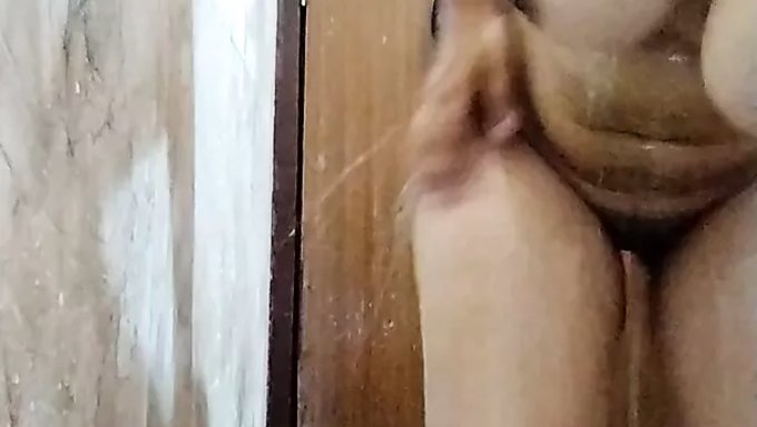 Hintli Genç Kızın Ev Yapımı Parmaklama Ve Mastürbasyon Videosu