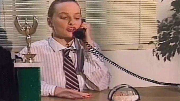 Melanie Moore Ve Patricia Kennedy Vahşi Bir Seks Sahnesinde
