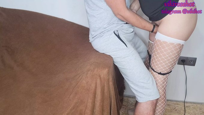 Bir Adam, Arkadaşının Eşiyle Cinsel Olmayan Bir Şekilde Uyumasına Izin Veriyor