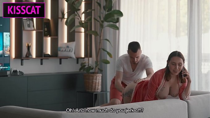 Üvey Anne, Kocası Evde Yokken Yaramaz Bir Arama Yapıyor.