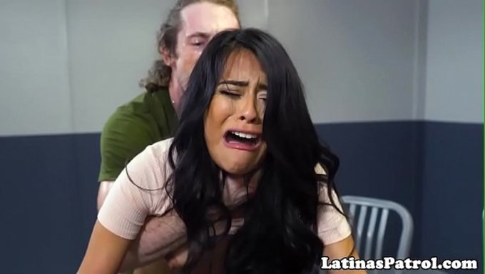 Latina Göçmen, Amıyla Abd Sınırını Geçmeye Çalışıyor.