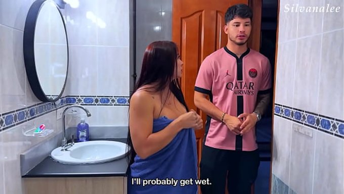Ateşli Milf Silvana Lee, Spor Salonunda Üvey Oğlu Danner Mendez’i Baştan Çıkarıyor.