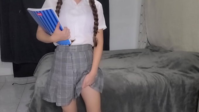 Bir Kız, Sapık Hocasının Evinde Onunla Sikişiyor.